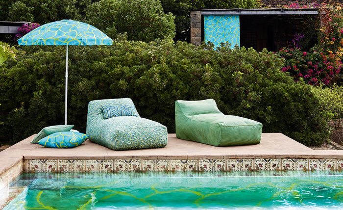Piscina, cojin y sofa con colección splash para interior y exterior de textiles Zinc