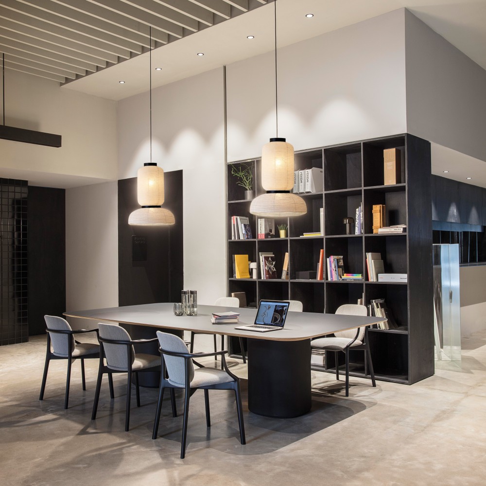 Solo chair Andreu World en sala de reuniones, sillas para espacio de trabajo | MGF