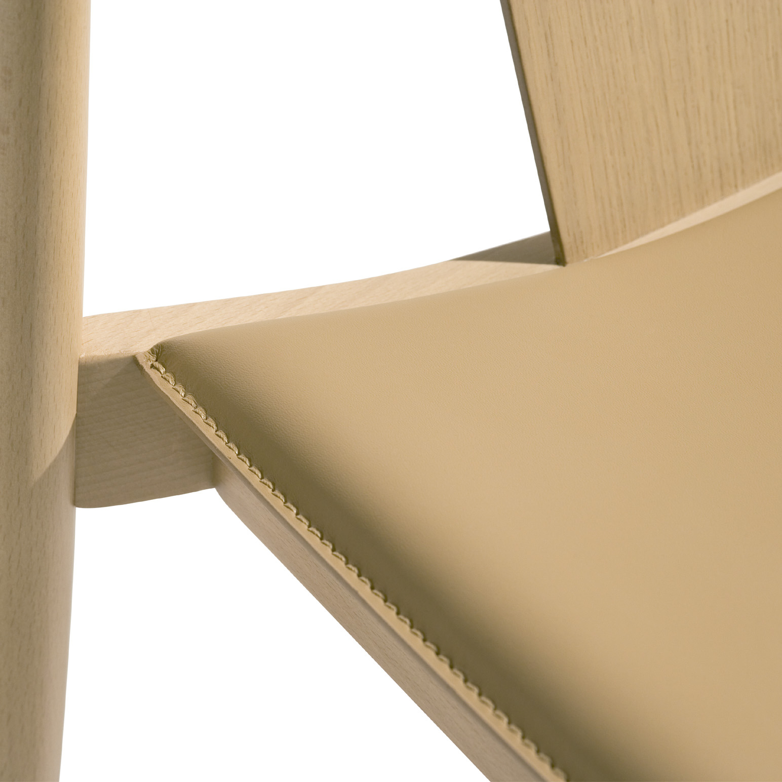 Detalle del asiento de la silla Smile Andreu World (roble o tapizado según versión) | MGF